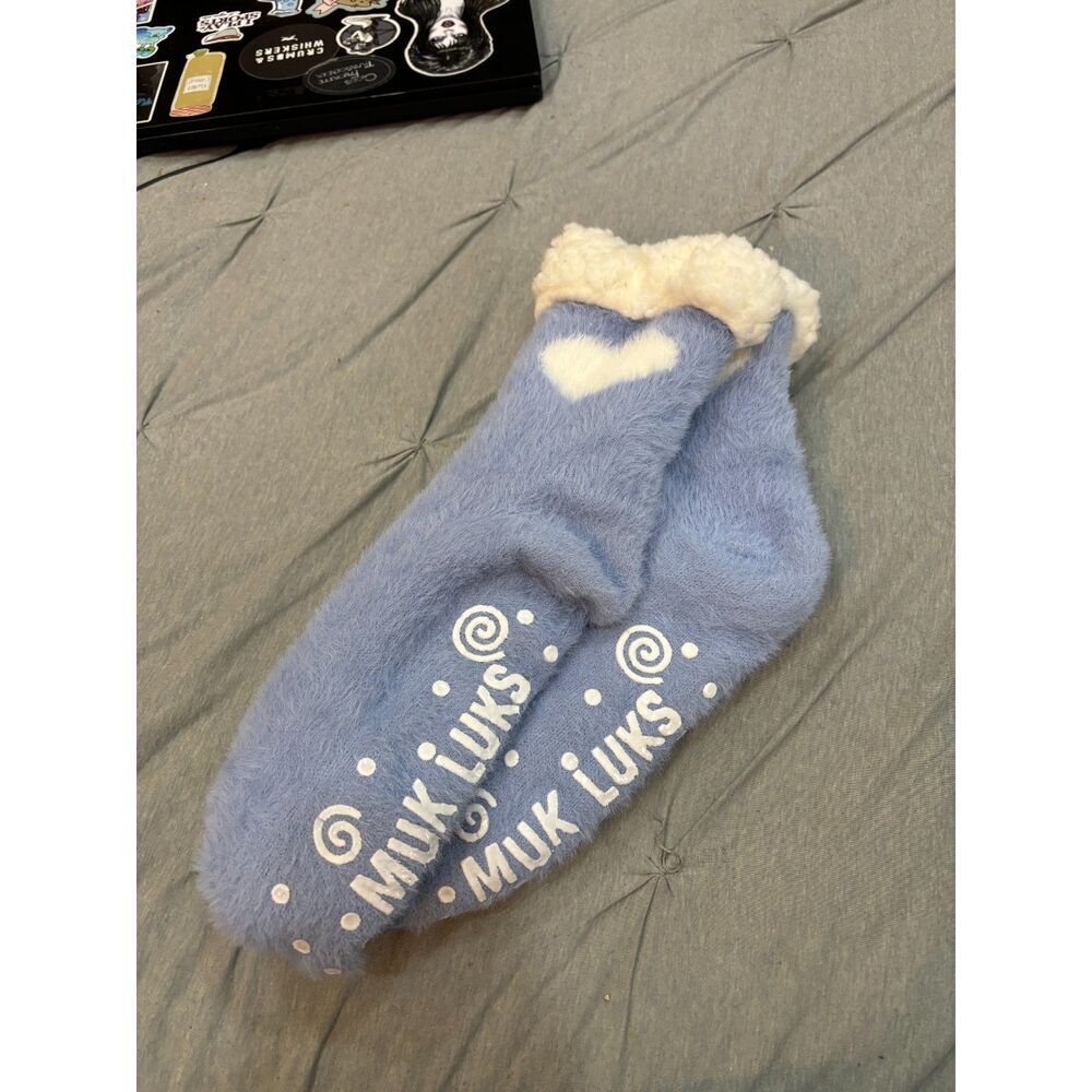 Muk Luks Blue Warm Fuzzy Socks w. Heart NWOT One Size